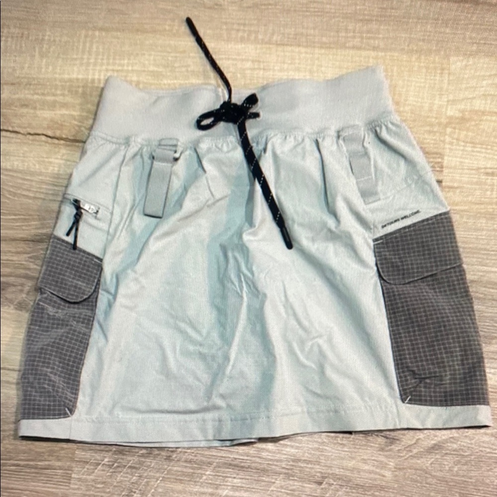 Lululemon‎ gray cargo hiking skirt women's size 4